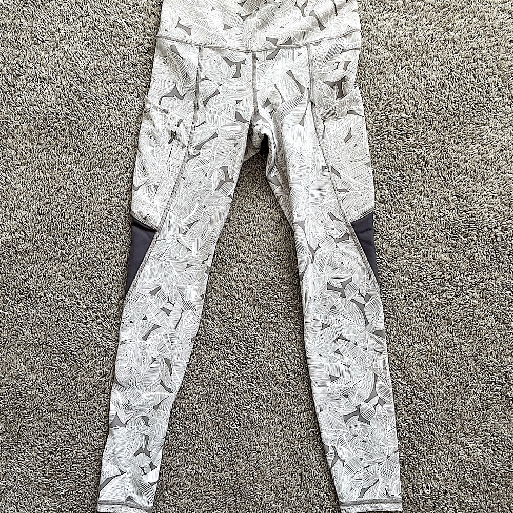 Athleta Palm Up For Anything 7/8 Leggings Tight - Small